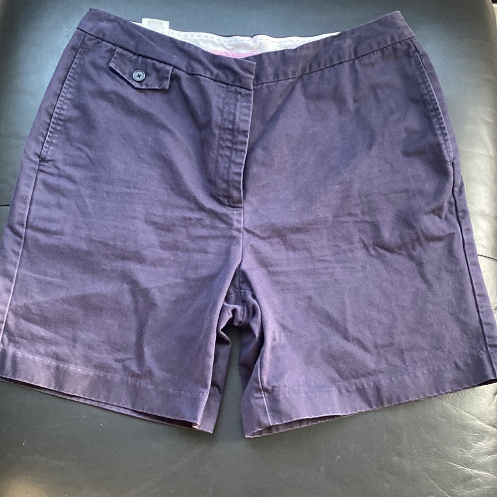 LANDSEND MID RISE SHORTS SIZE 12